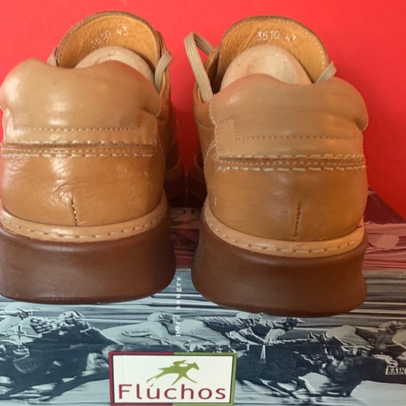 SHOE - Picture 2 of 3